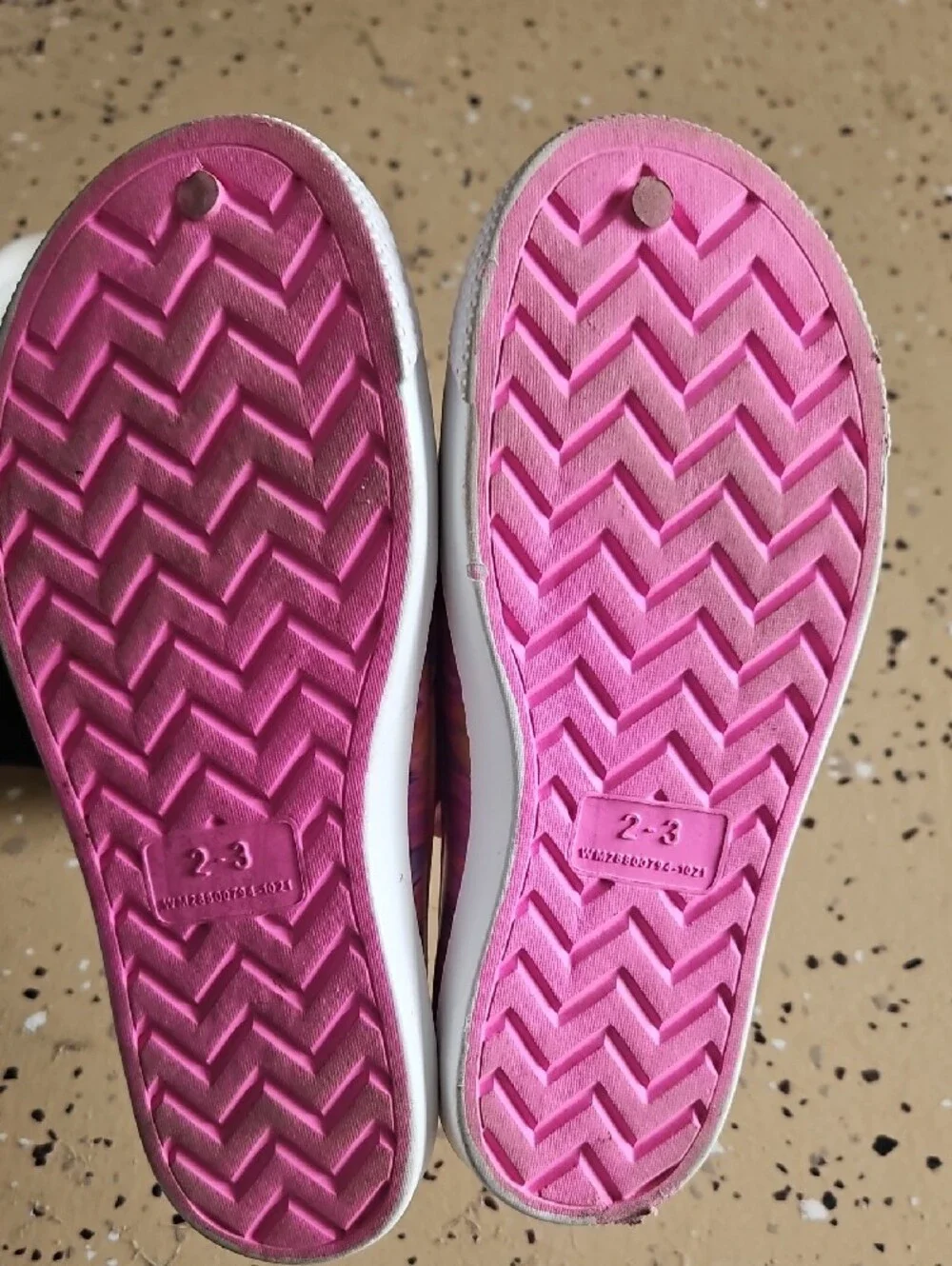 Girls Sandals And Crocs